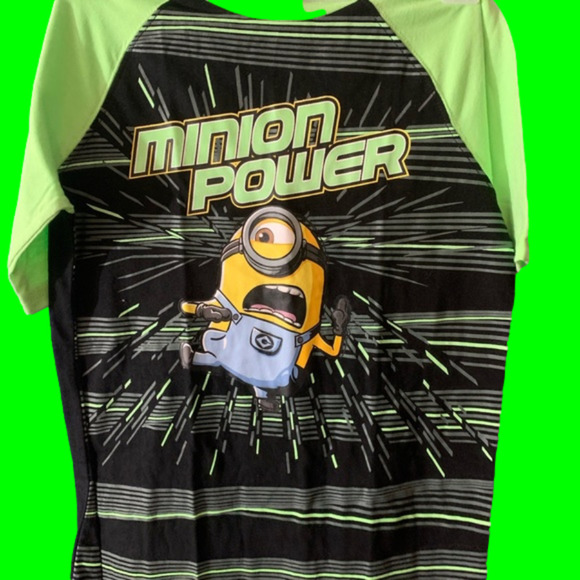 Despicable Me tee NWT - Picture 1 of 3
